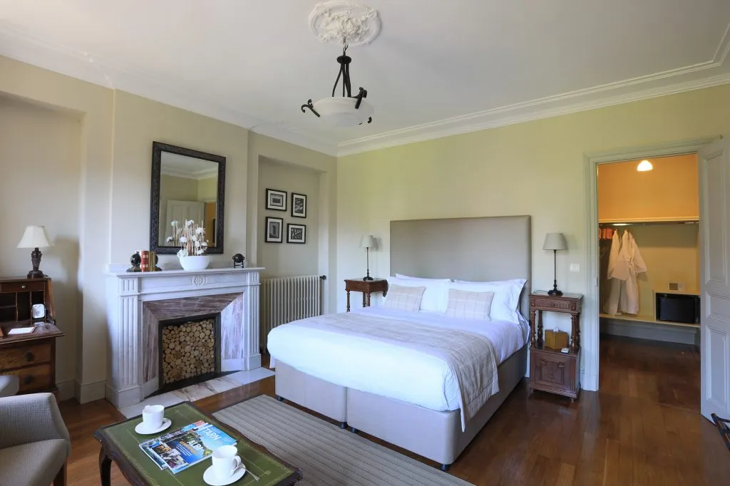 Deluxe Bedroom Door Open Chambres d'Hôtes Mazamet La Villa de Mazamet Luxury Bed and Breakfast SW France