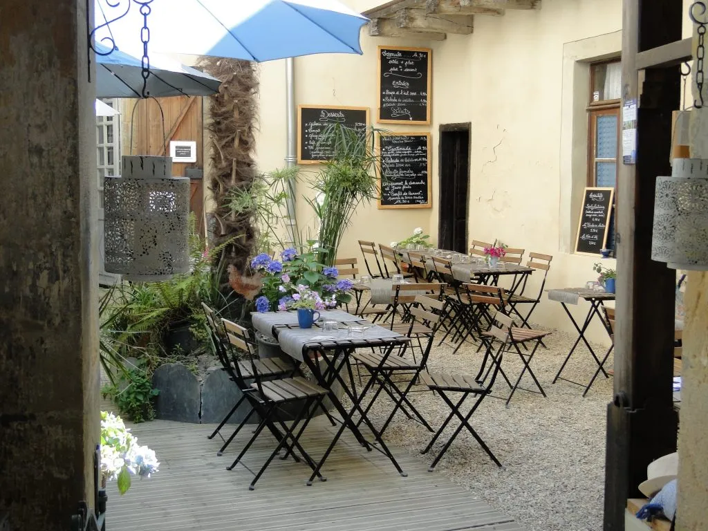 Le Ferme Au Village Courtyard Lautrec