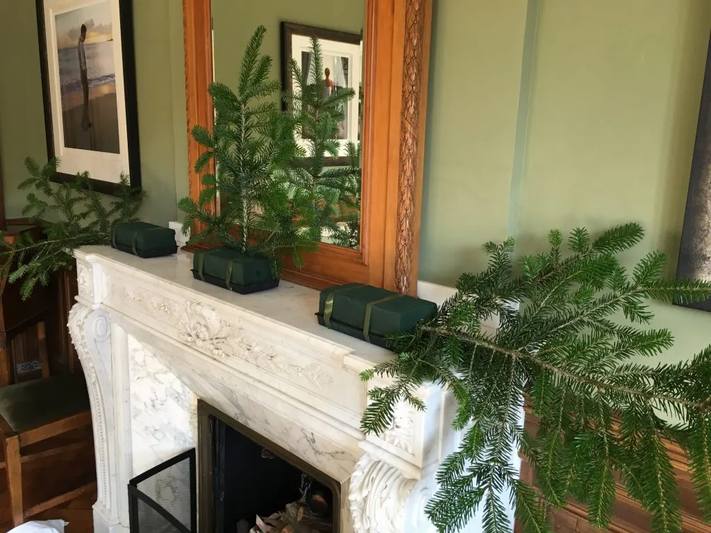 La Villa de Mazamet - creating a festive fireplace