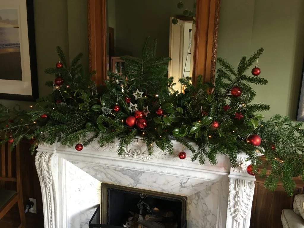 La Villa de Mazamet - creating a festive fireplace