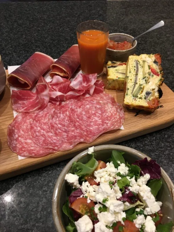 la villa sharing platters
