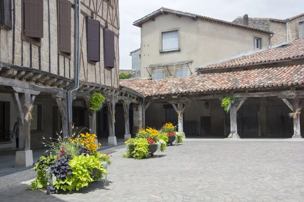 Que faire à Mazamet - les hales du village médiéval de Lautrec