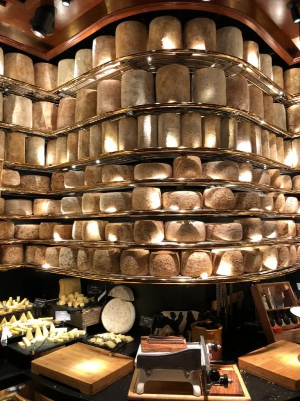 Les Grands Buffets - the world's largest cheese buffet
