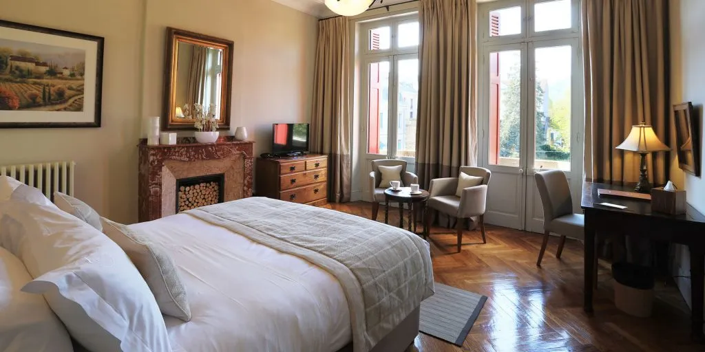 Superior Balcony Bedroom Chambres d&#x27;Hôtes Mazamet La Villa de Mazamet Luxury Bed and Breakfast SW France