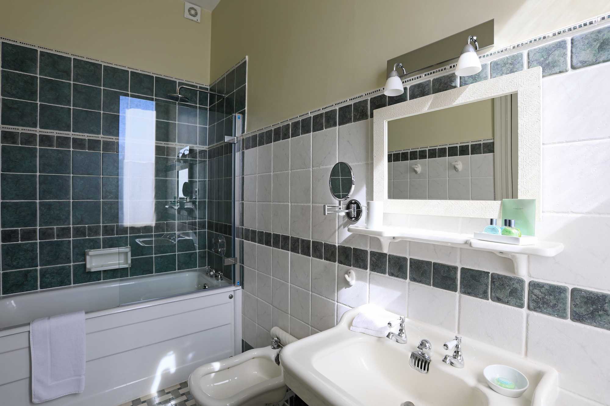 Ensuite bathroom for the Superior room