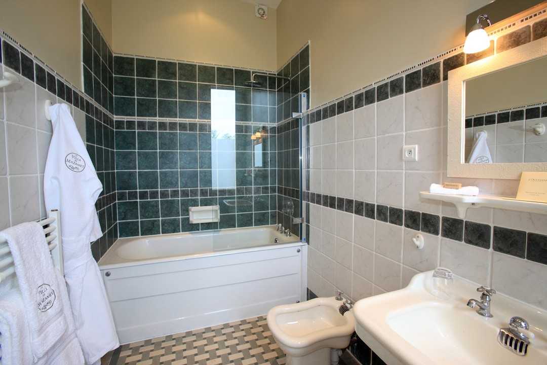 Ensuite bathroom for the Superior room