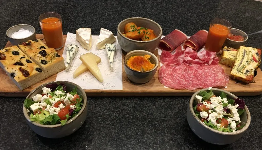 la villa sharing platters