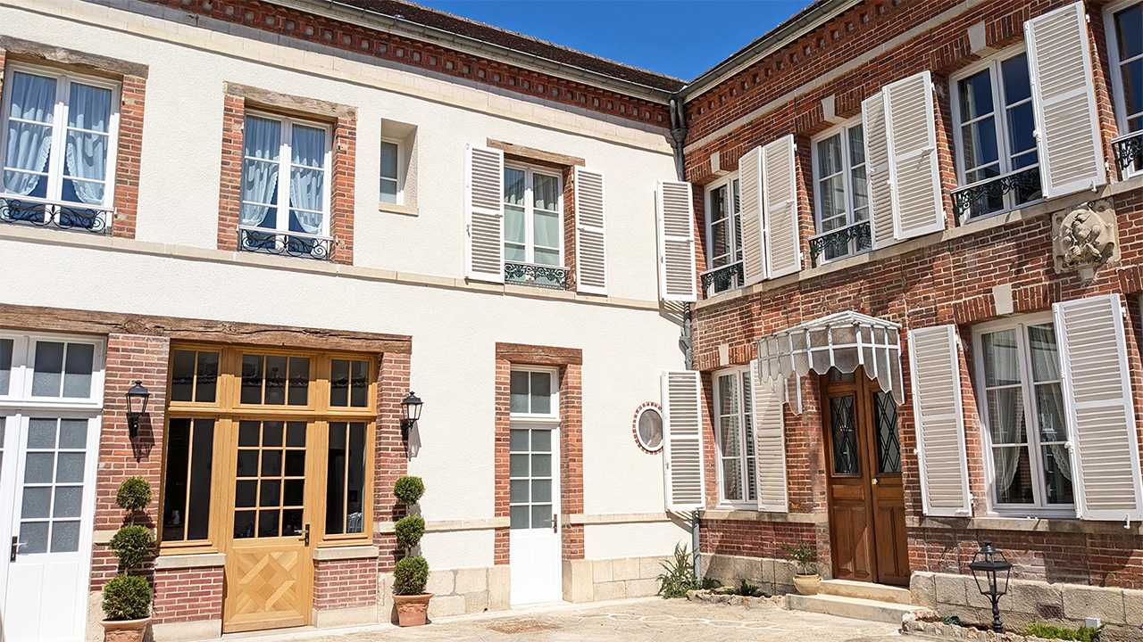 Maison à Deux Mains