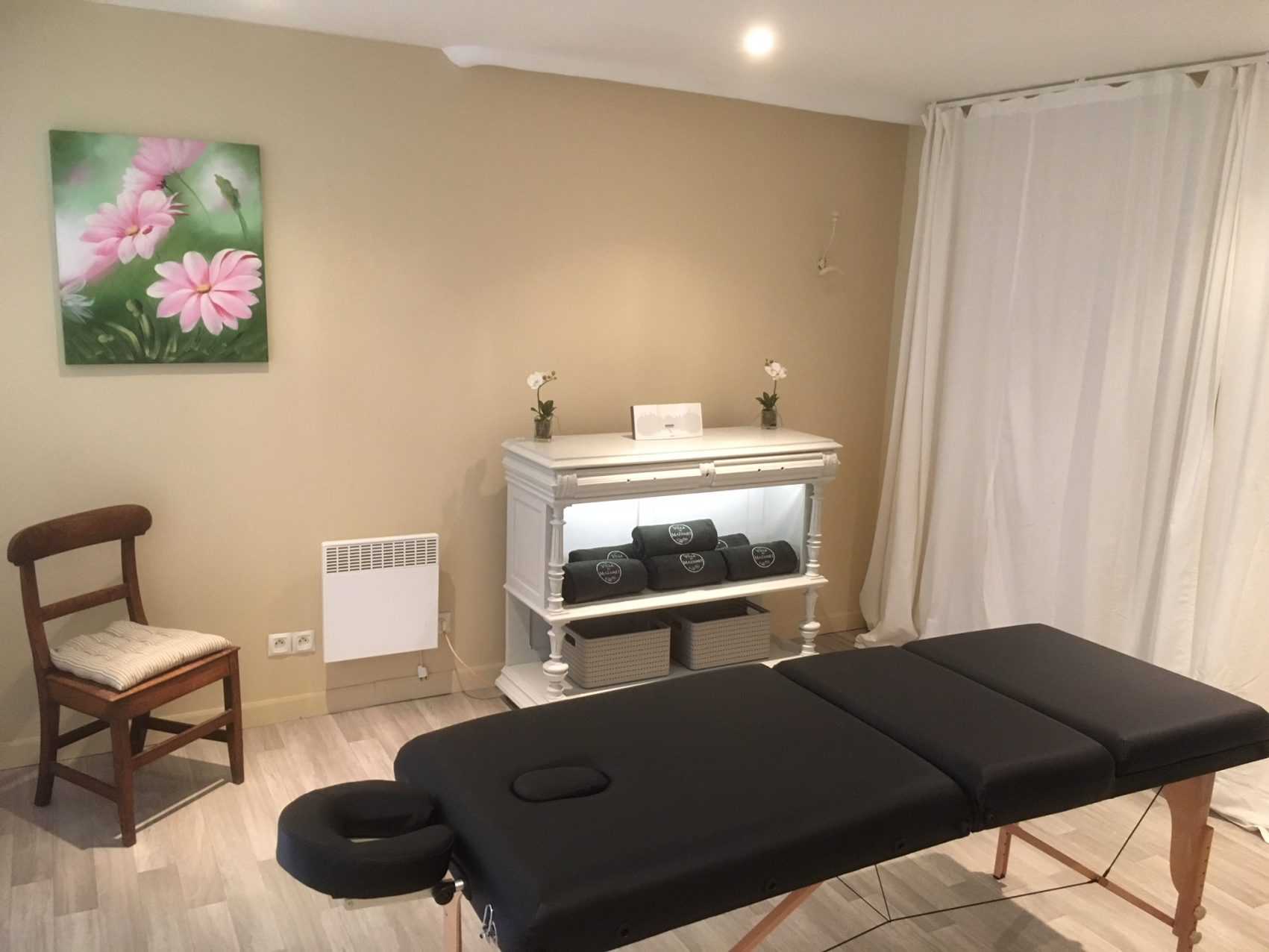 Table de massage dans le spa de La Villa de Mazamet