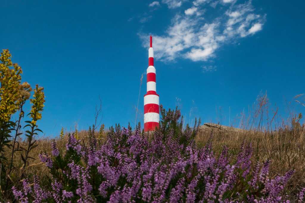 Transmitter antenna landmark on top of Pic de Nore