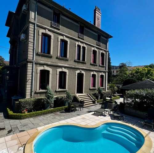 View of the pool and the Villa in the background